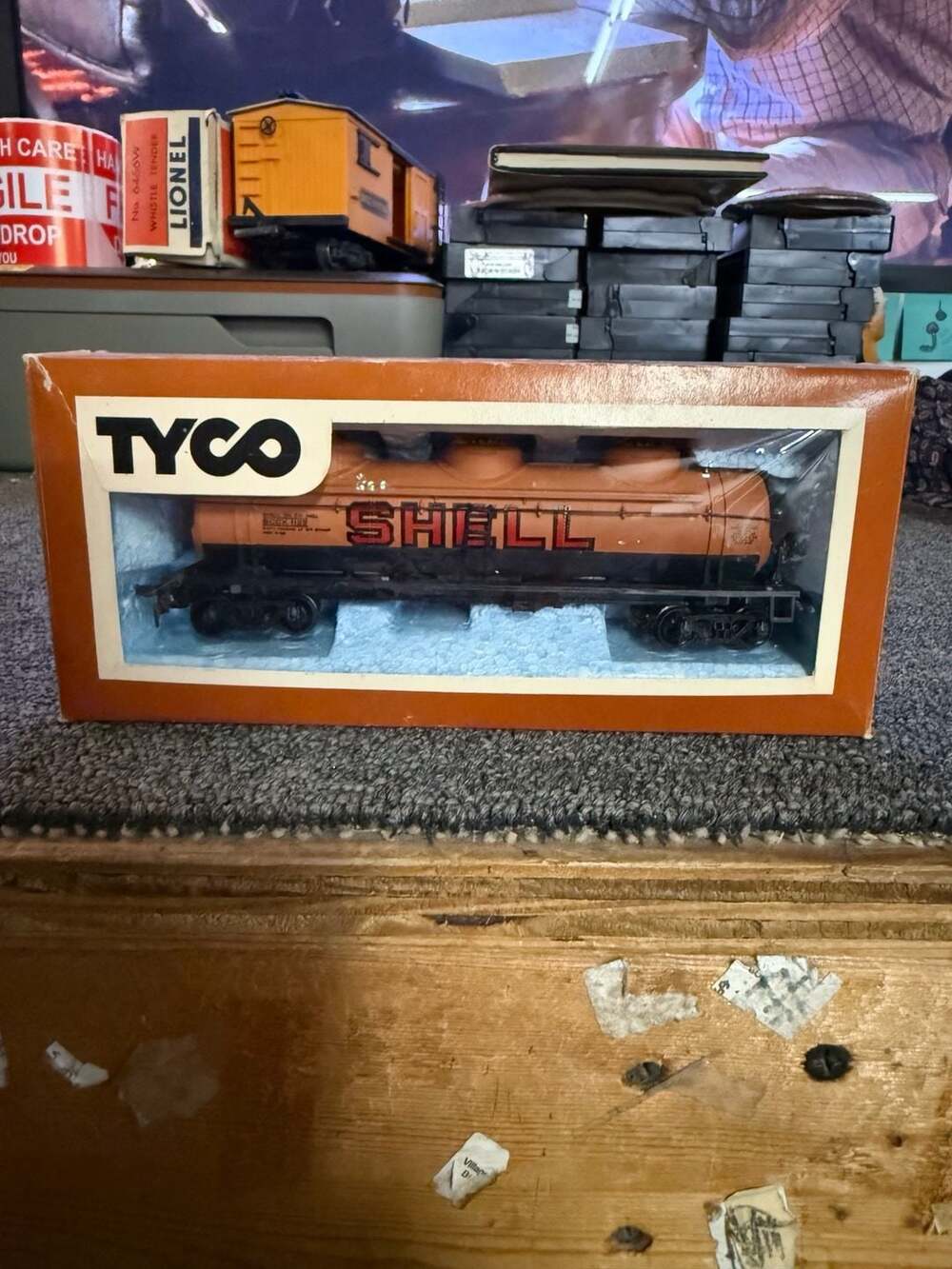 Vintage Tyco HO Scale 40' 3-Dome Tank Car - Shell Oil (SCCX 1122)